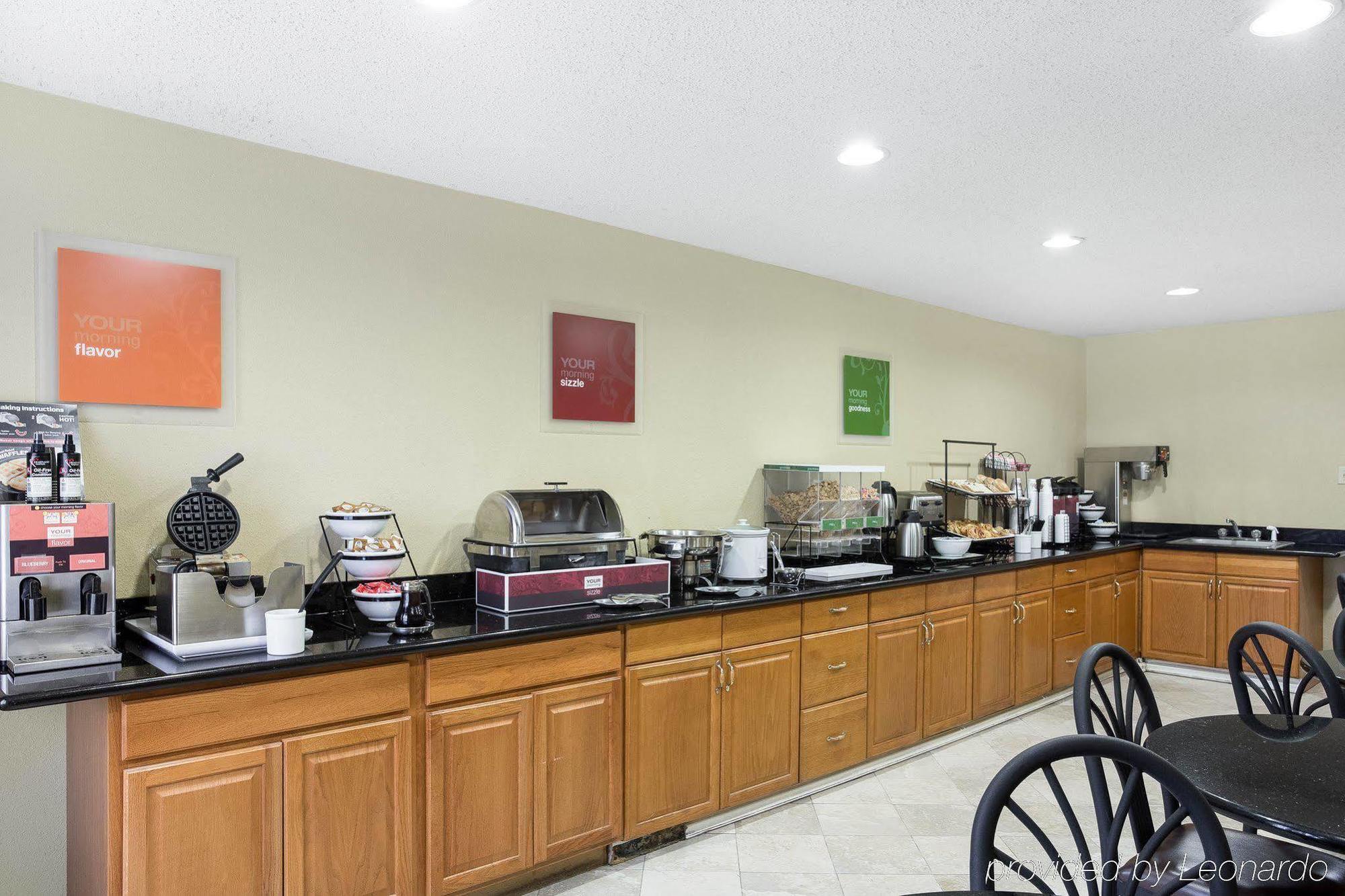 Studio 6-Luling, La Luaran gambar
